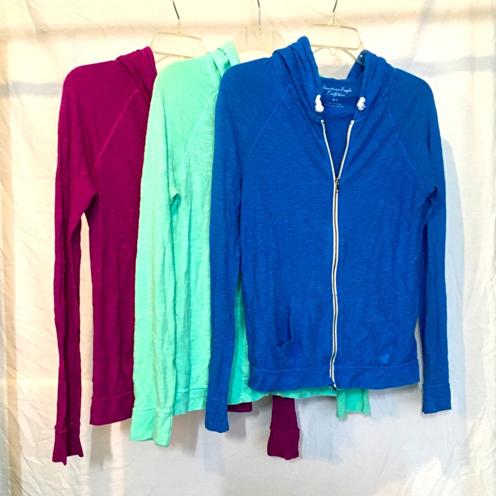Bundle of 3 AE lightweight jackets size medium